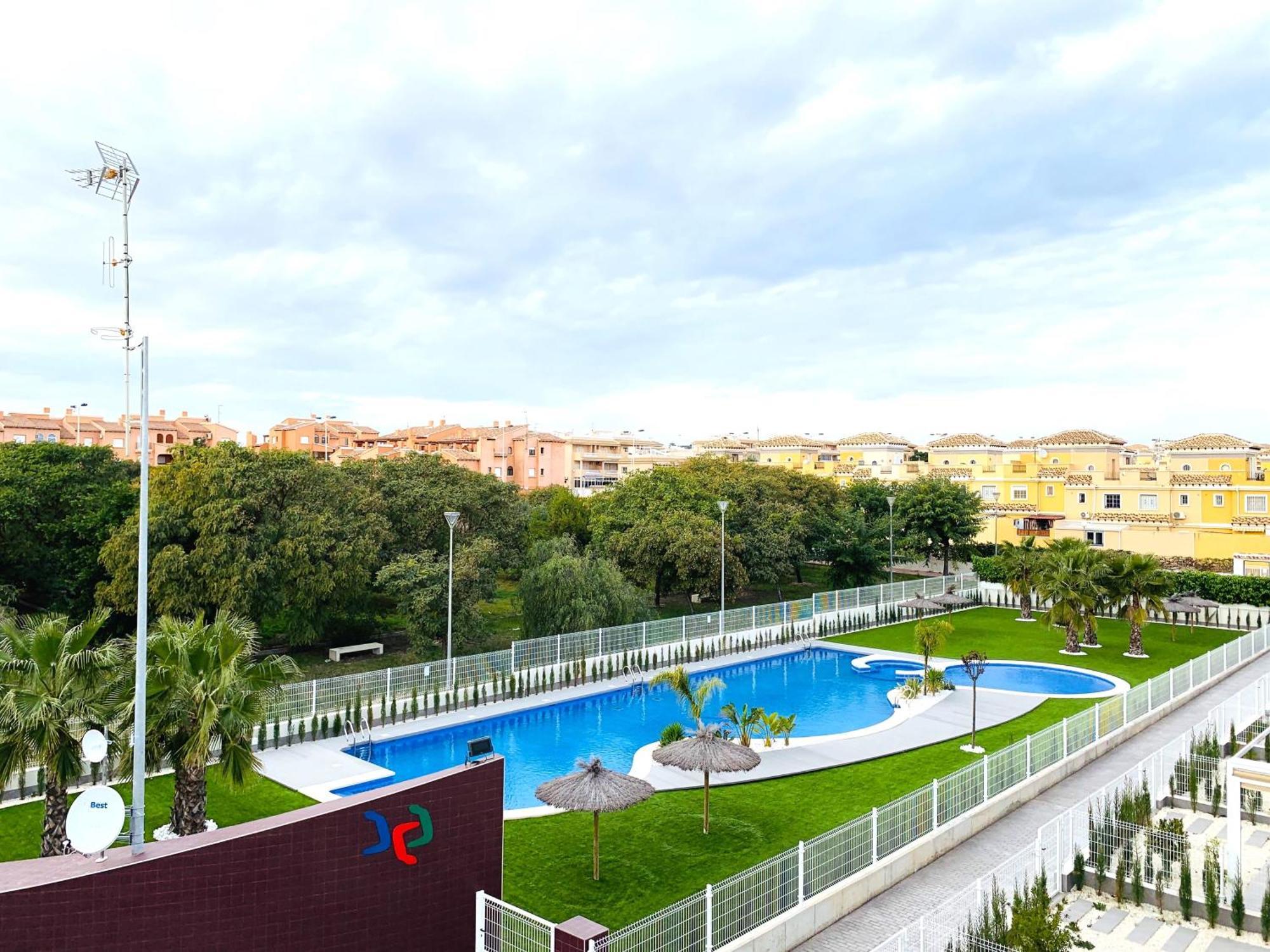 Magnifico Apartamento De Planta Alta La Isla Torrevieja Ngoại thất bức ảnh